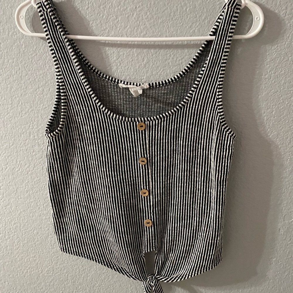 cute black and white cropped tank